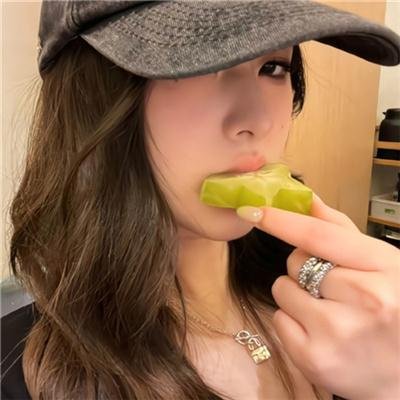 《自由小团体》海报