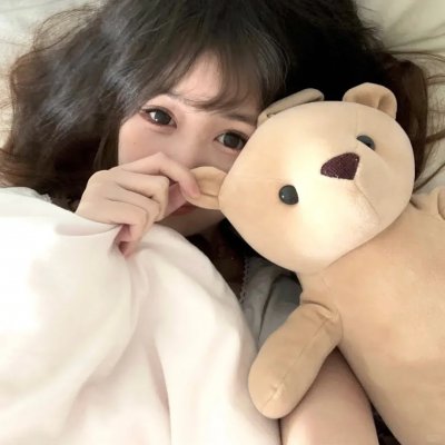 《播音台的姊妹花》海报